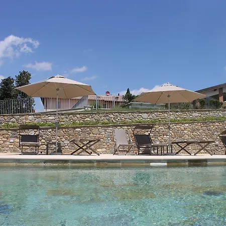 مزرعة للإقامة Relais Pugliano *