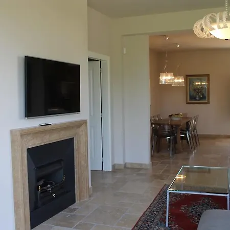 مزرعة للإقامة Relais Pugliano