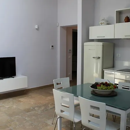 مزرعة للإقامة Relais Pugliano