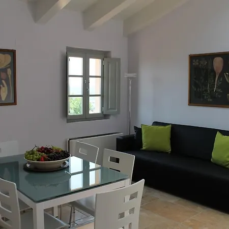مزرعة للإقامة Relais Pugliano *