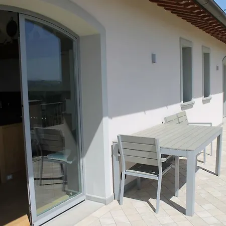 مزرعة للإقامة Relais Pugliano