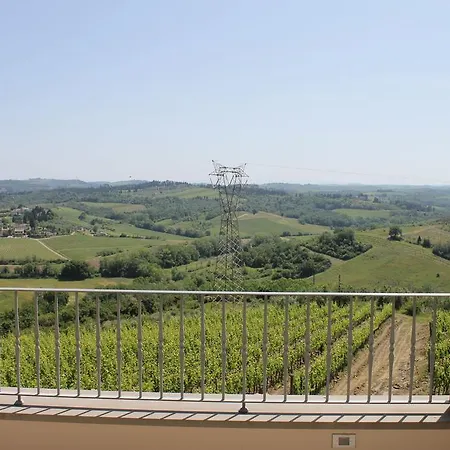 مزرعة للإقامة Relais Pugliano
