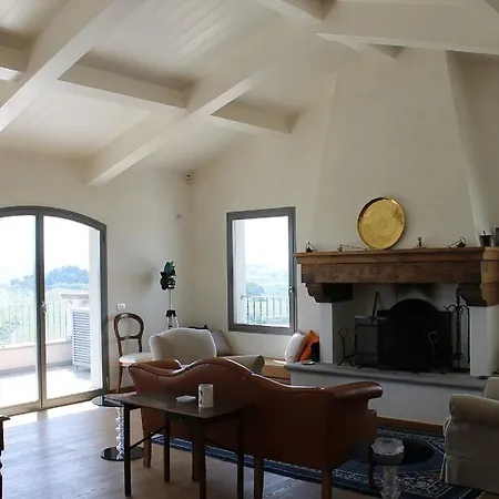 مزرعة للإقامة Relais Pugliano *