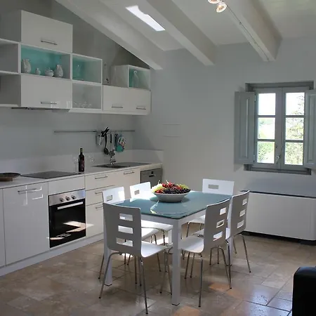 مزرعة للإقامة Relais Pugliano *