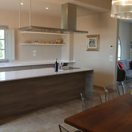 مزرعة للإقامة Relais Pugliano