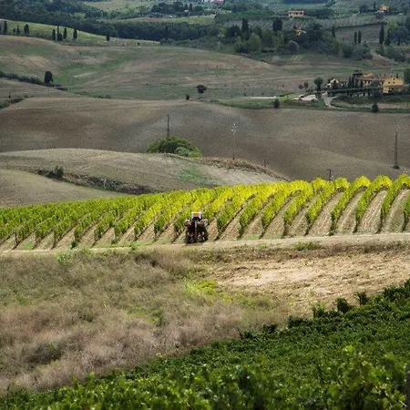 مزرعة للإقامة Relais Pugliano *