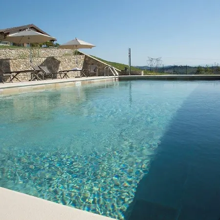 مزرعة للإقامة Relais Pugliano
