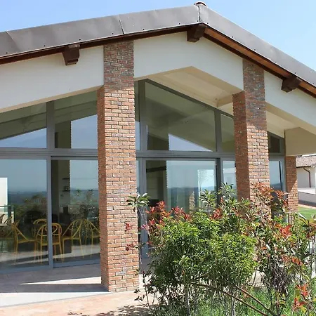 مزرعة للإقامة Relais Pugliano *