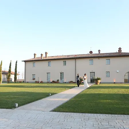 مزرعة للإقامة Relais Pugliano *